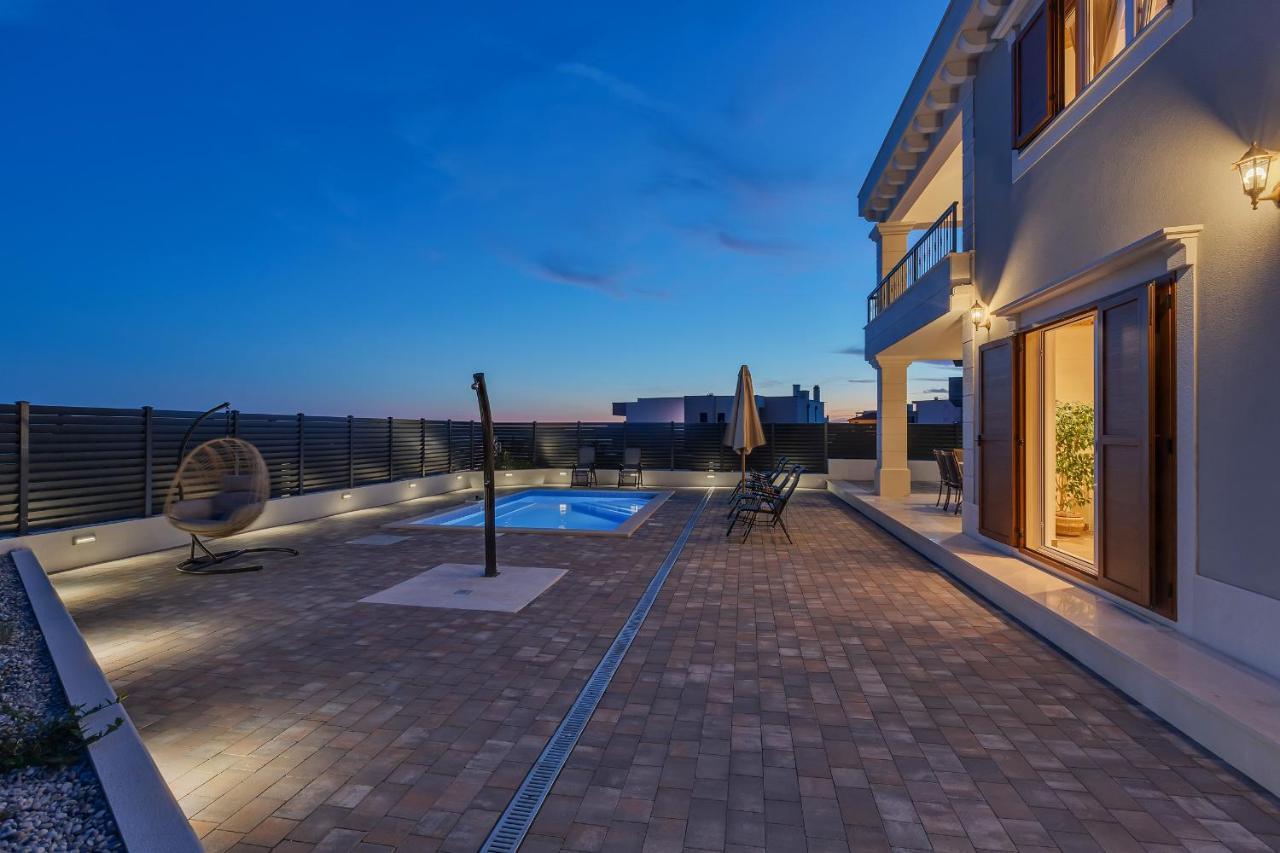 New! Milan's House With Pool, Mediterranean *