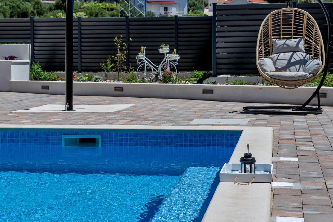 Villa New! Milan's House With Pool, Mediterranean