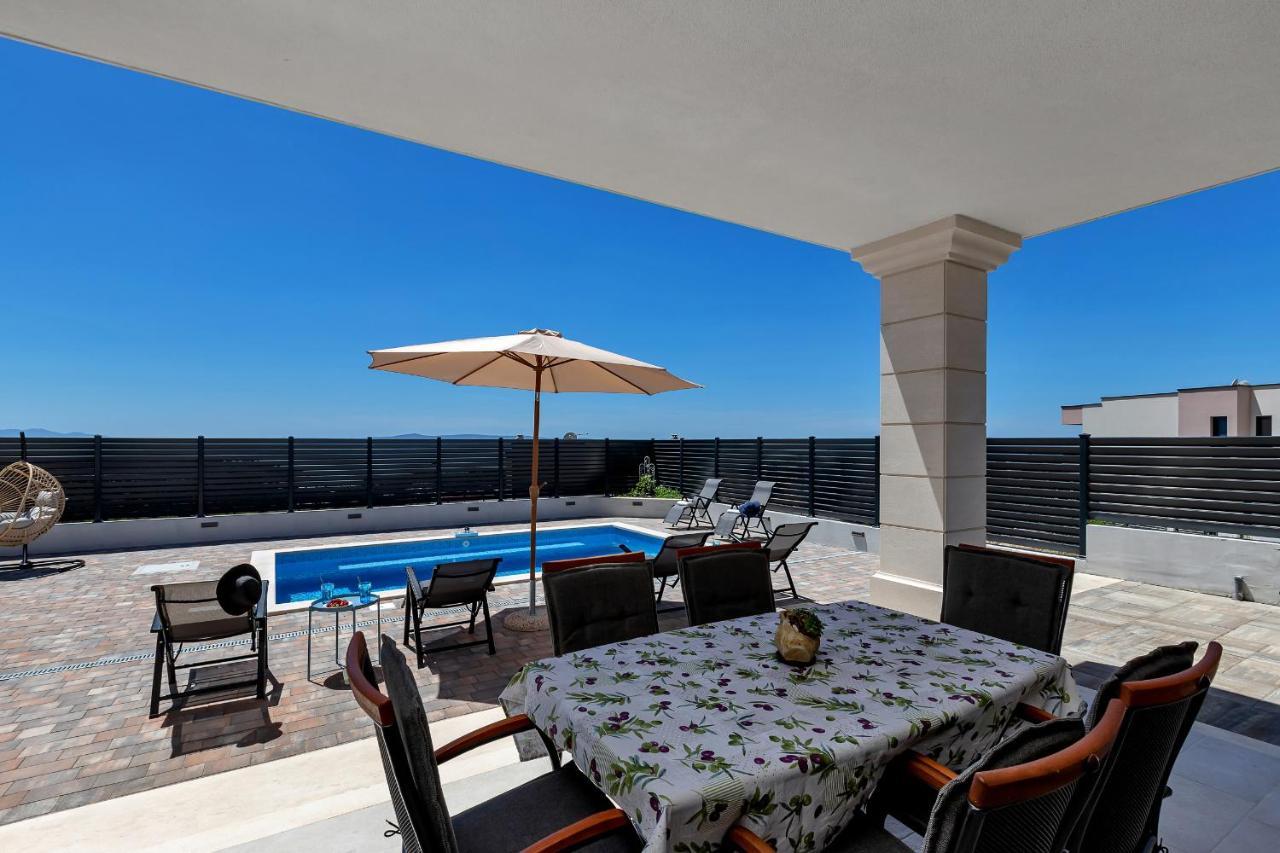 New! Milan's House With Pool, Mediterranean